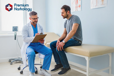 Пациент разговаривает с врачом